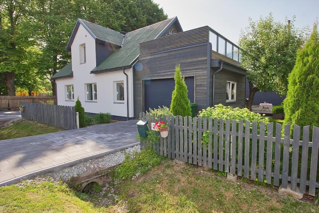 With Private Garden And Large Balcony Apartment *